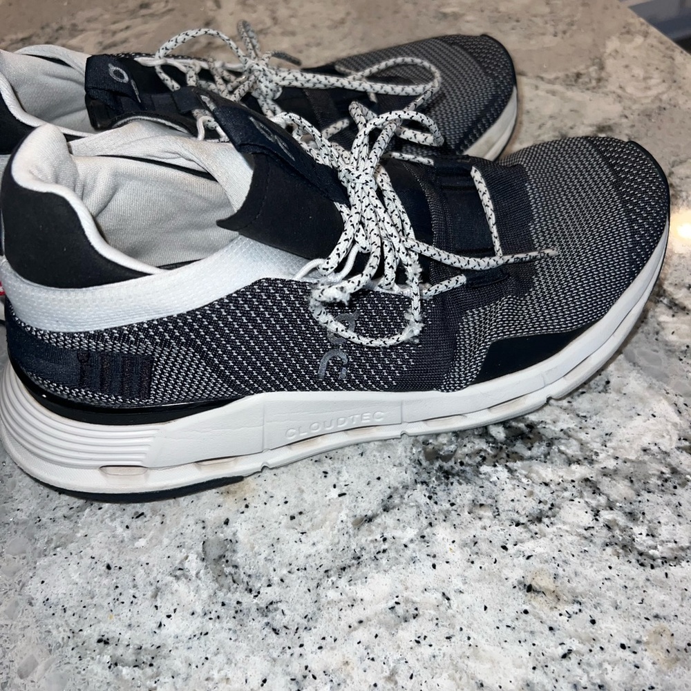 OnCloud cloudtec Womens sneakers black size 9.5 on running